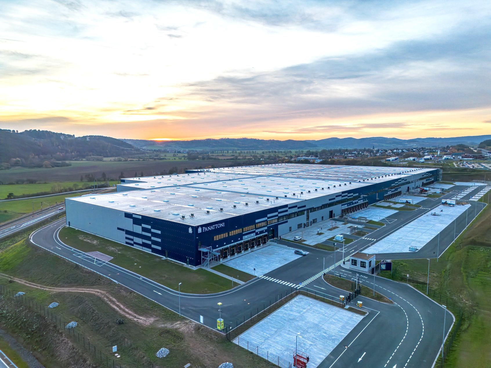 Panattoni, Panattoni Park Bad Hersfeld Ost, In the recently completed Panattoni Park Bad Hersfeld Ost in Herleshausen, Hesse, around 71,800 m² of modern logistics space is now available for new tenants. (Source: Panattoni)